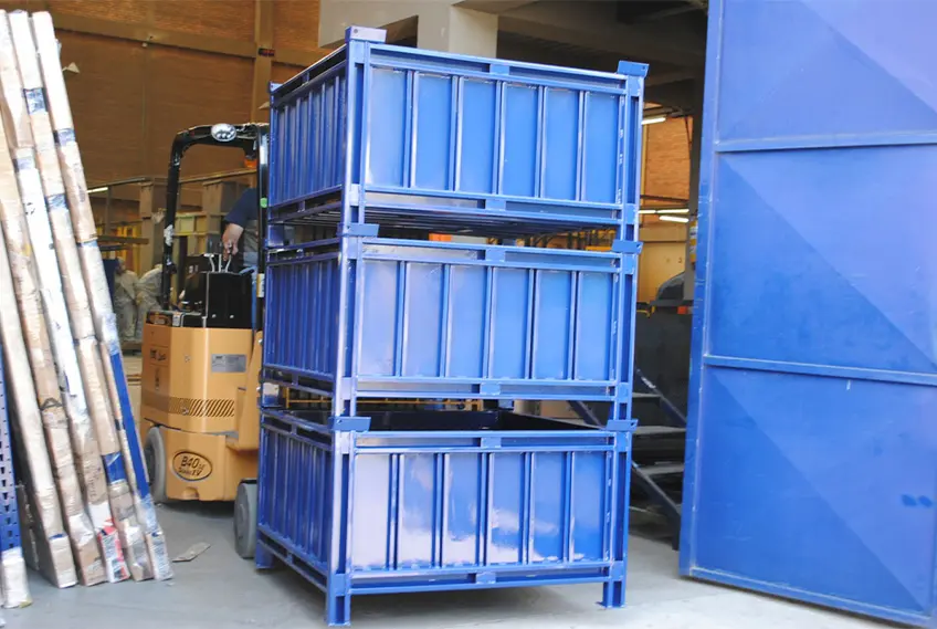 Maximizando la eficiencia con contenedores de cajas apilables
